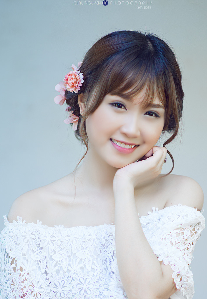 他揉捏她两乳